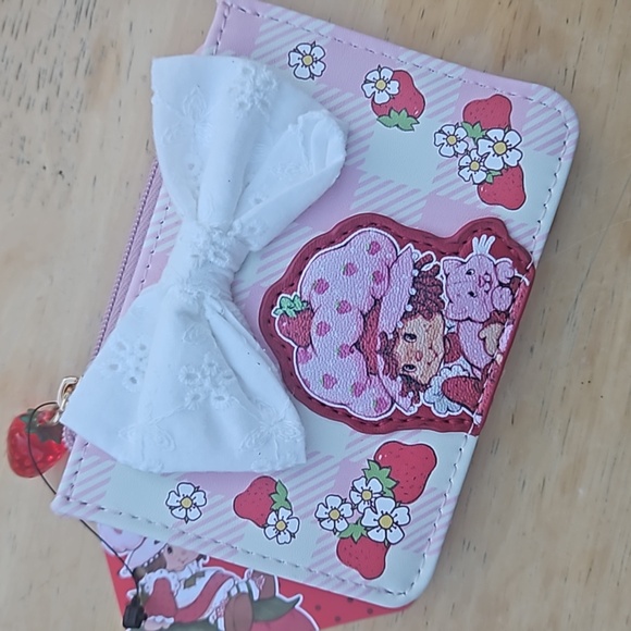 STRAWBERRY SHORTCAKE ZIPPERED CARDHOLDER - Picture 3 of 11